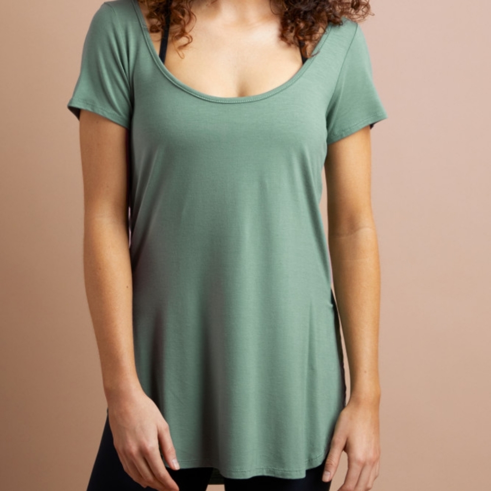 Savvi Sunset Tee in Green Seaglass